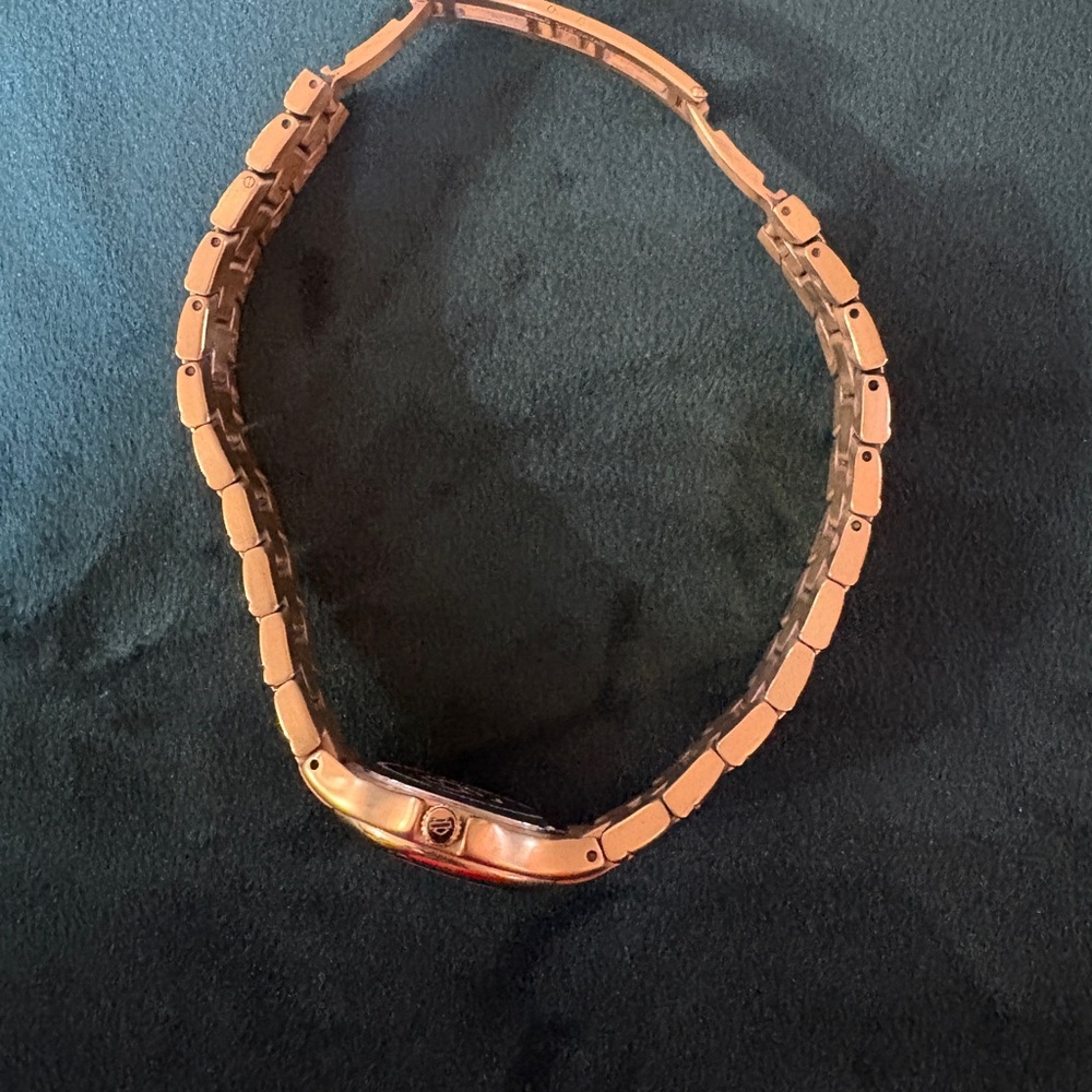 Gold and Black Watch - Picture 4 of 4